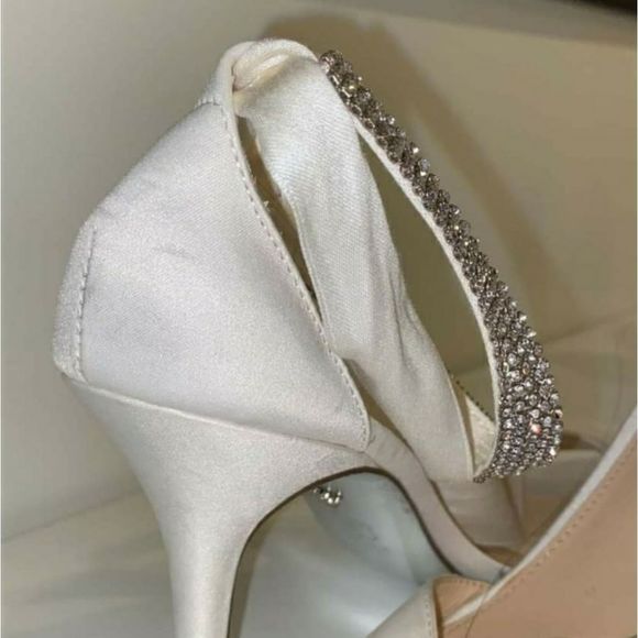 Nina VinnieCrystal Embellished Ankle Straps Sandal - Picture 8 of 10